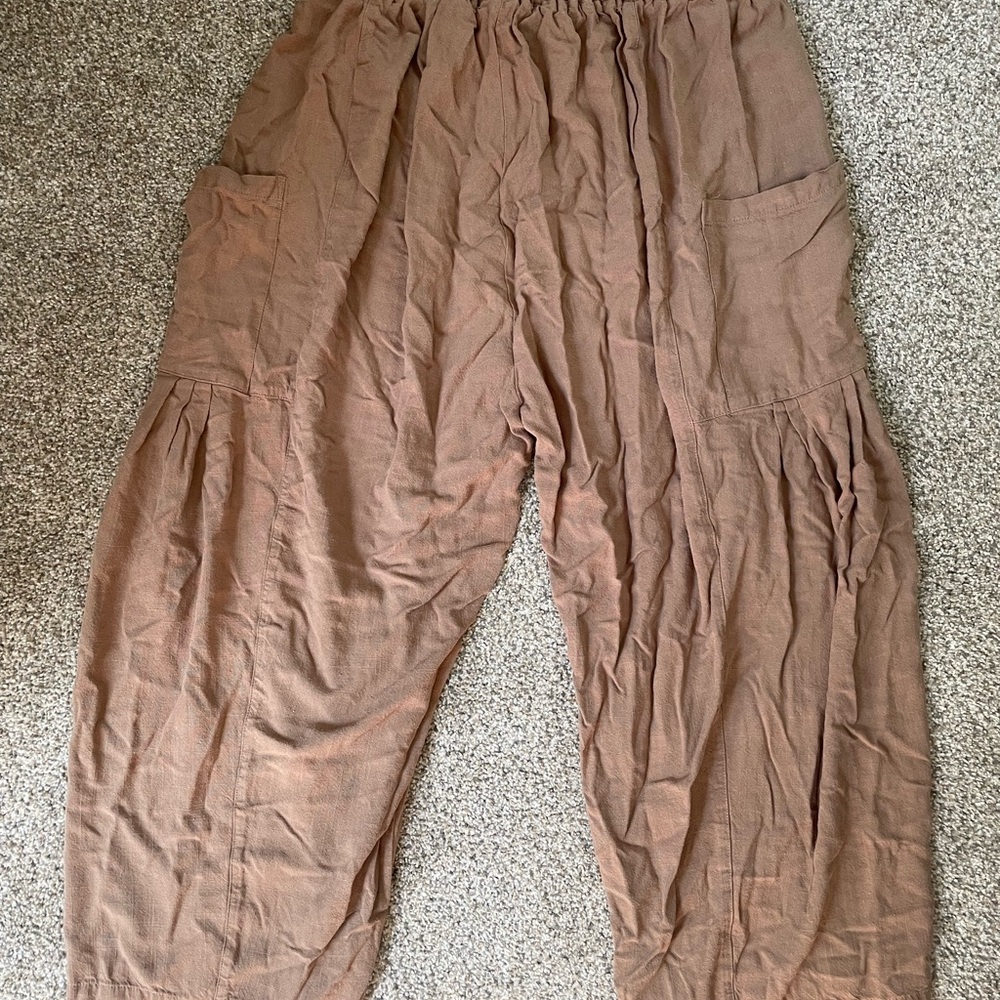 Brown Linen Oversized 3/4 Length Pant - Picture 2 of 3